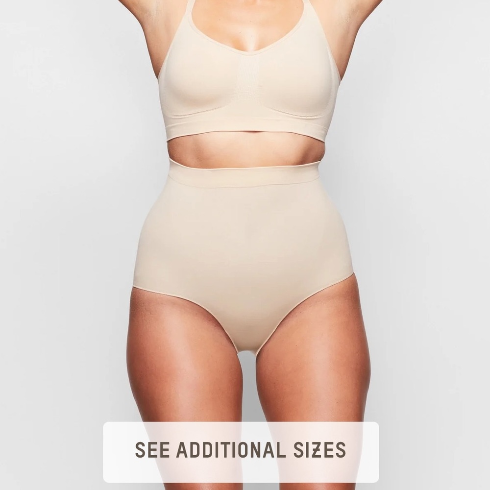 SKIMS SCULPTING MID WAIST BRIEF in clay